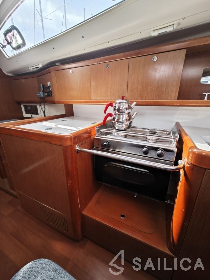 Oceanis 40 - Yacht Charter Sailica