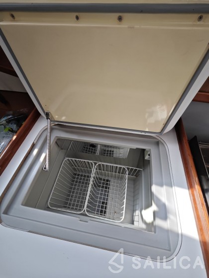 Oceanis 40 - Yacht Charter Sailica