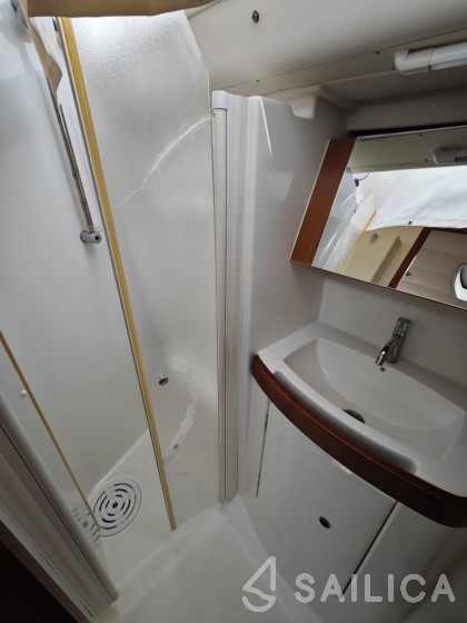 Oceanis 40 - Yacht Charter Sailica