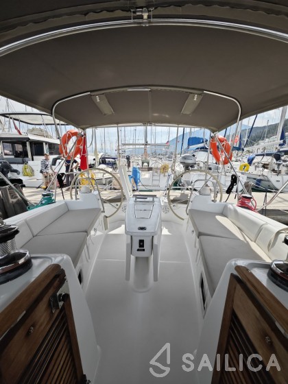 Oceanis 40 - Yacht Charter Sailica