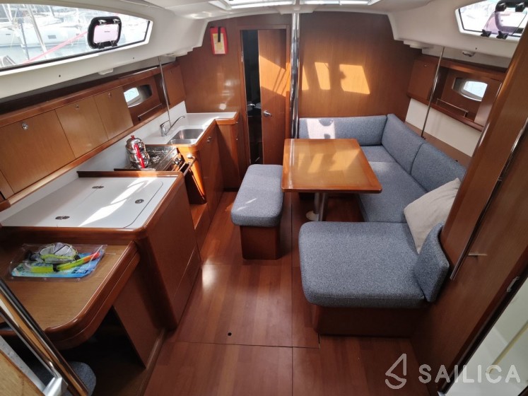 Oceanis 40 - Yacht Charter Sailica