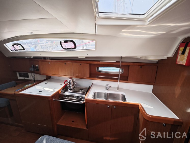 Oceanis 40 - Yacht Charter Sailica