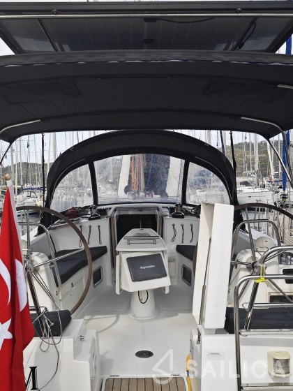 Oceanis 40 - Yacht Charter Sailica