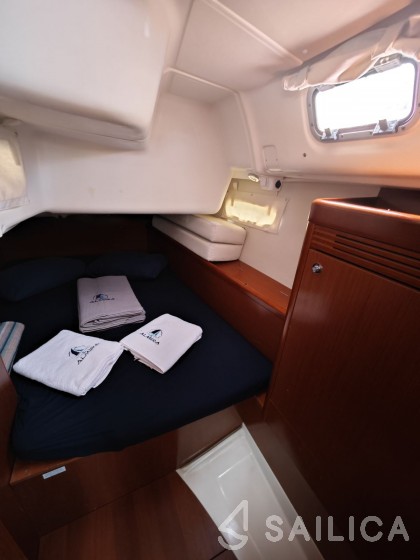 Oceanis 40 - Yacht Charter Sailica