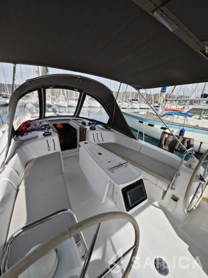 Oceanis 40 - Yacht Charter Sailica