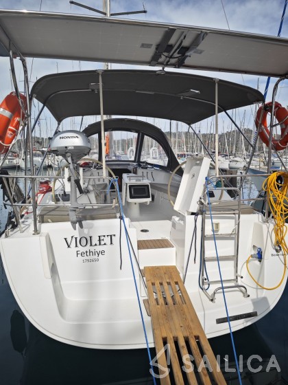 Oceanis 40 - Yacht Charter Sailica