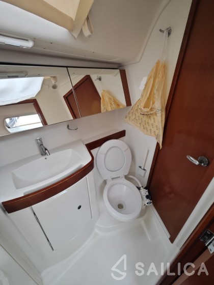 Oceanis 40 - Yacht Charter Sailica