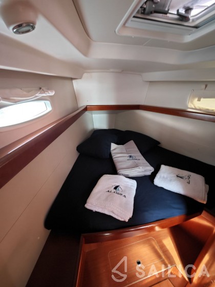 Oceanis 40 - Yacht Charter Sailica