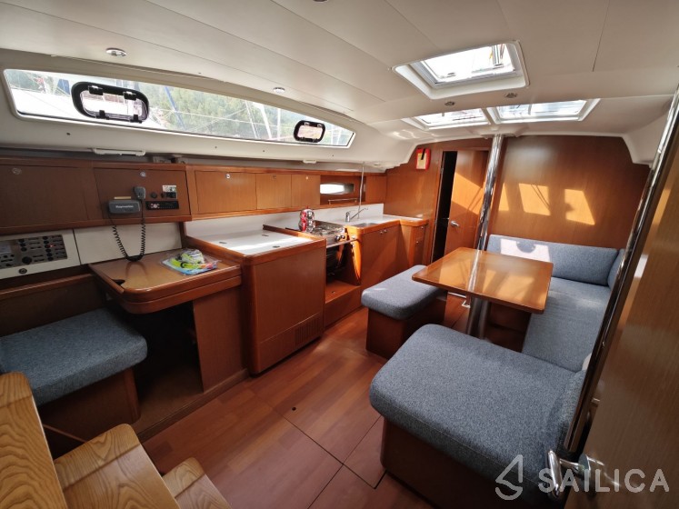 Oceanis 40 - Yacht Charter Sailica