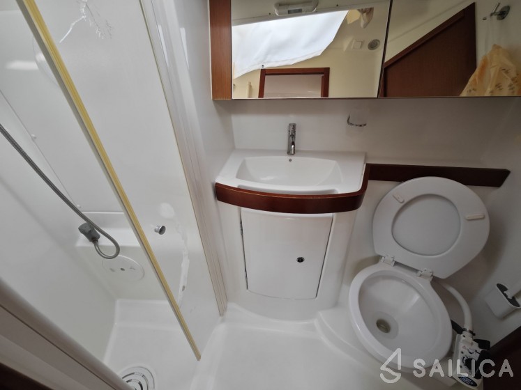 Oceanis 40 - Yacht Charter Sailica