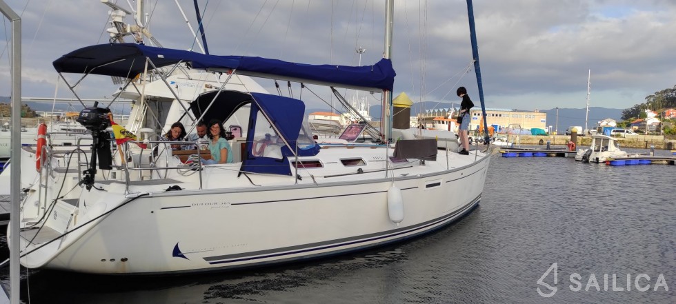 Dufour 385 GL - Yacht Charter Sailica
