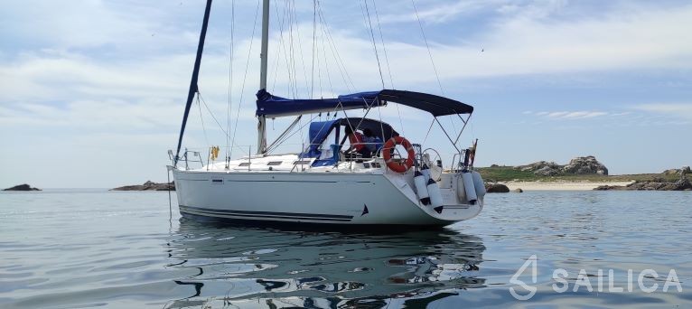 Dufour 385 GL - Yacht Charter Sailica