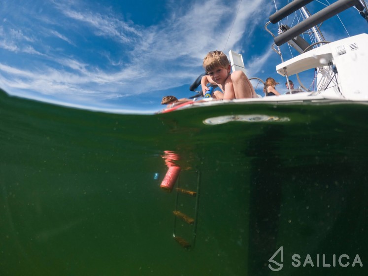 Maxus 35 - Yacht Charter Sailica