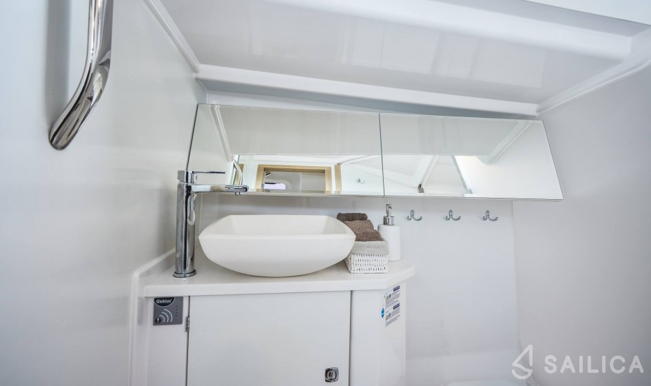 Maxus 35 - Yacht Charter Sailica