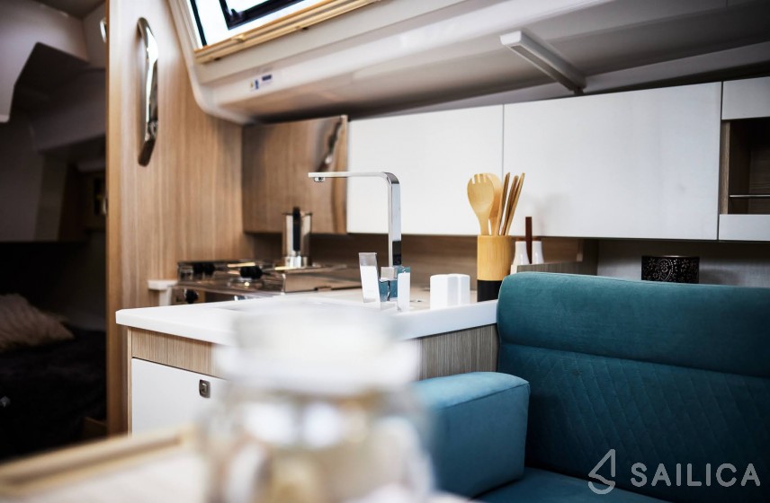 Maxus 35 - Yacht Charter Sailica