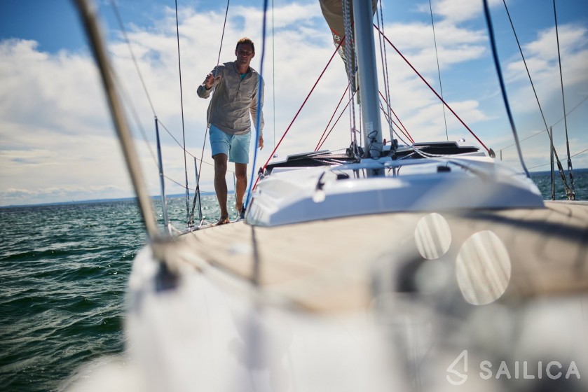 Maxus 35 - Yacht Charter Sailica