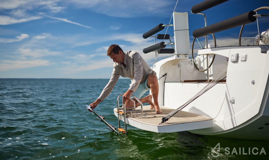 Maxus 35 - Yacht Charter Sailica