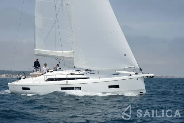 Oceanis 40.1 - Yacht Charter Sailica