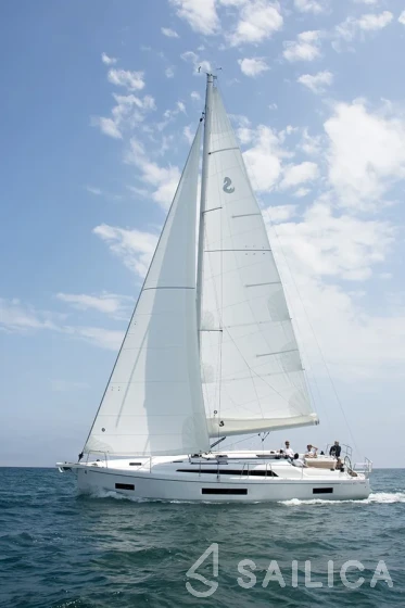 Oceanis 40.1 - Yacht Charter Sailica