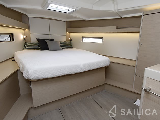 Oceanis 40.1 - Yacht Charter Sailica