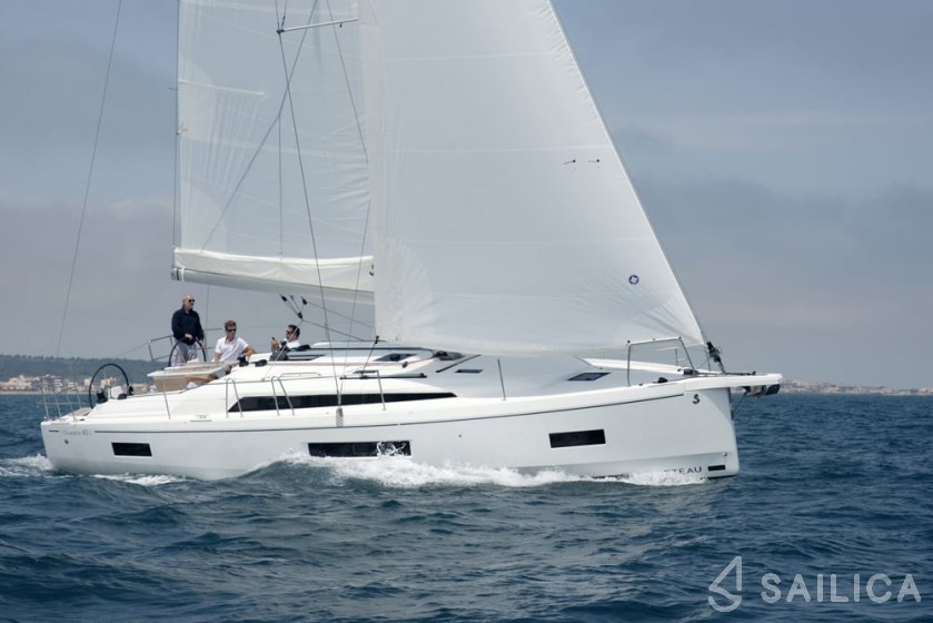 Oceanis 40.1 - Yacht Charter Sailica