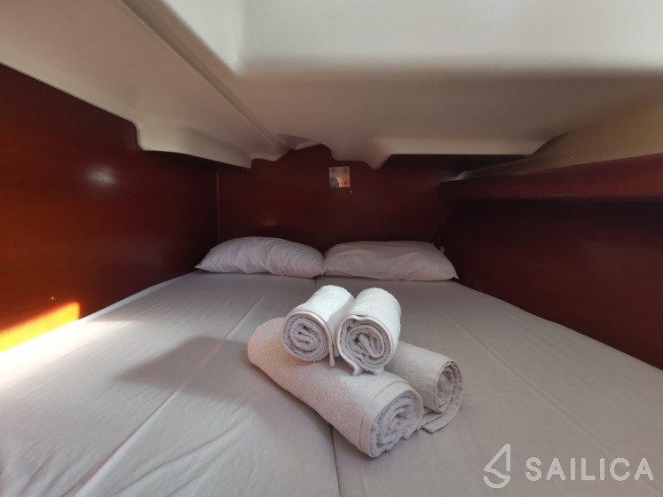 Oceanis 393 Clipper - Yacht Charter Sailica