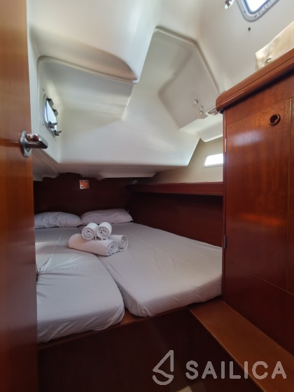 Oceanis 393 Clipper - Yacht Charter Sailica