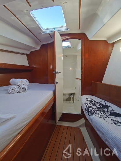 Oceanis 393 Clipper - Yacht Charter Sailica