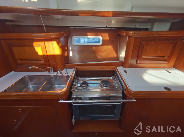Oceanis 393 Clipper - Yacht Charter Sailica