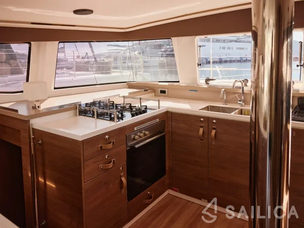 Bali 4.4 - Yacht Charter Sailica