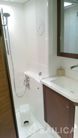 Lagoon 450  Flybridge - Yacht Charter Sailica