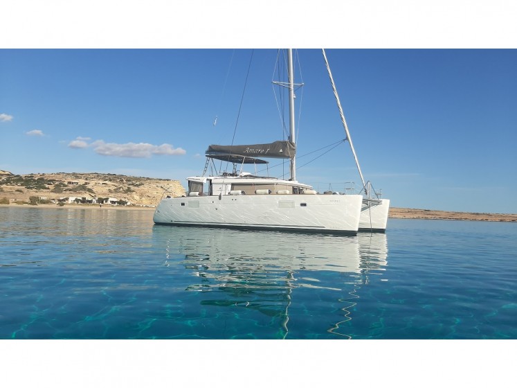 Lagoon 450  Flybridge - Yacht Charter Sailica