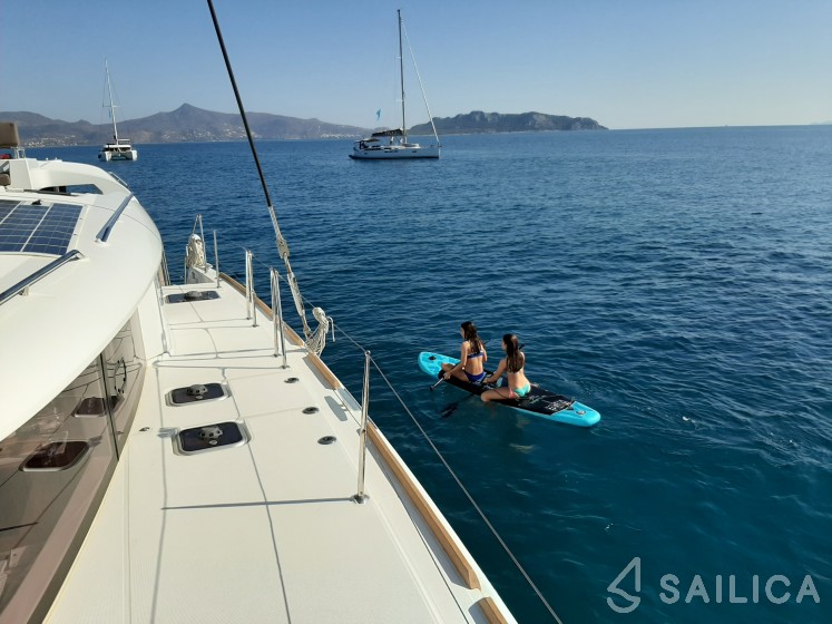 Lagoon 450  Flybridge - Yacht Charter Sailica