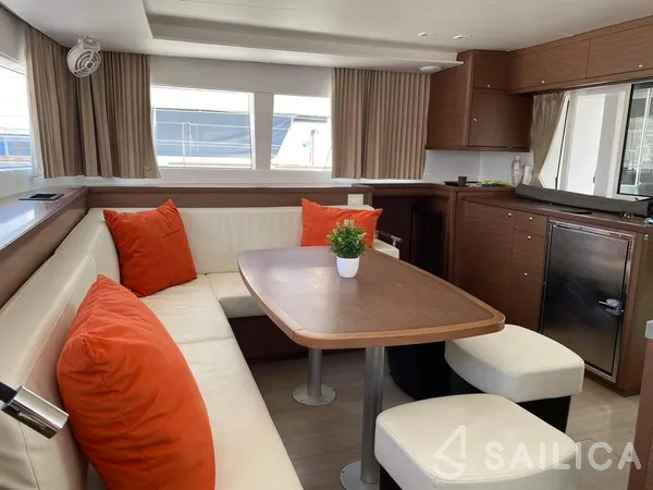 Lagoon 450  Flybridge - Yacht Charter Sailica