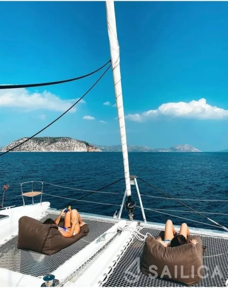 Lagoon 450  Flybridge - Yacht Charter Sailica