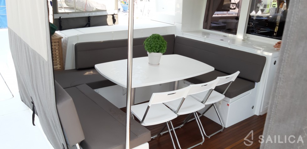 Lagoon 450  Flybridge - Yacht Charter Sailica