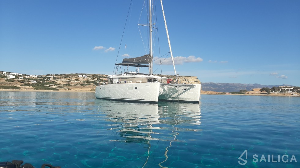 Lagoon 450  Flybridge - Yacht Charter Sailica