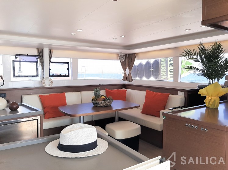 Lagoon 450  Flybridge - Yacht Charter Sailica