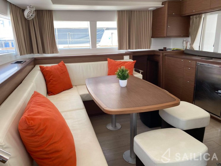 Lagoon 450  Flybridge - Yacht Charter Sailica