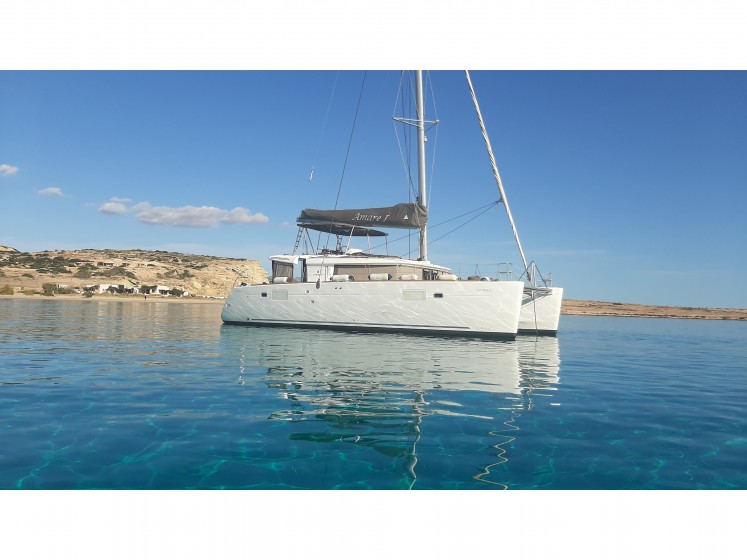 Lagoon 450  Flybridge - Yacht Charter Sailica