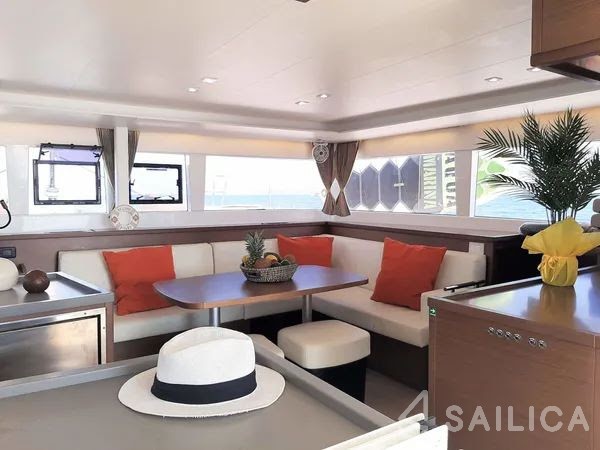 Lagoon 450  Flybridge - Yacht Charter Sailica