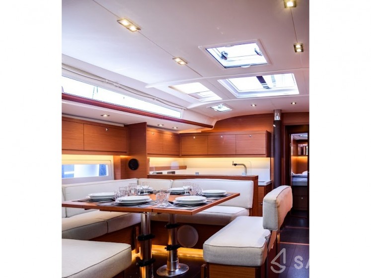 Lagoon 450  Flybridge - Yacht Charter Sailica