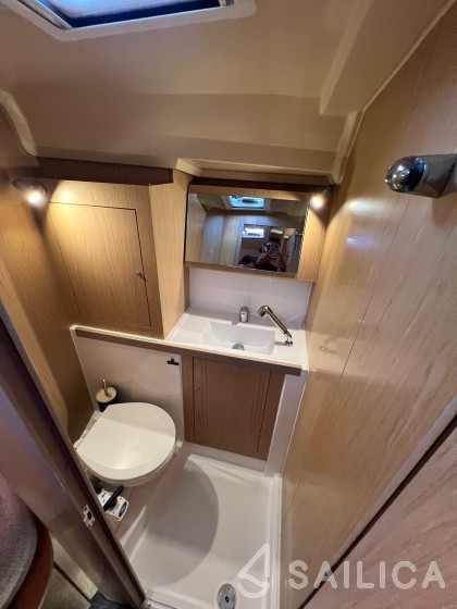 Oceanis 41.1 - Yacht Charter Sailica