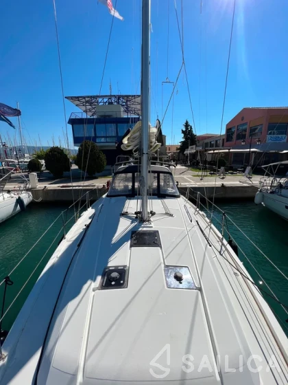 Oceanis 41.1 - Yacht Charter Sailica