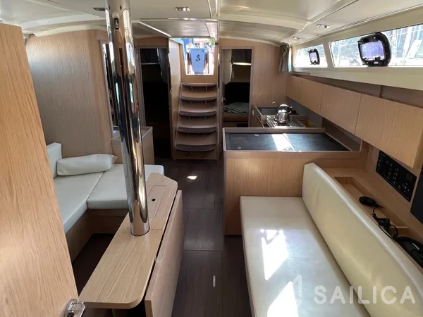 Oceanis 41.1 - Yacht Charter Sailica