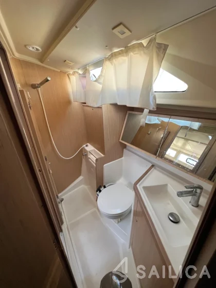 Oceanis 41.1 - Yacht Charter Sailica
