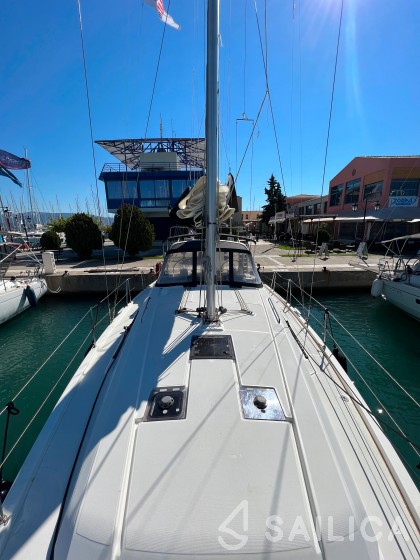 Oceanis 41.1 - Yacht Charter Sailica