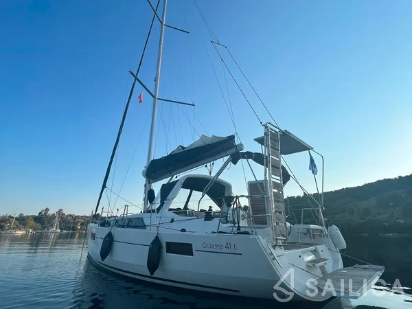 Oceanis 41.1 - Yacht Charter Sailica