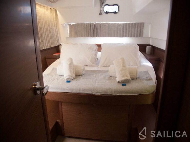 Lagoon 42 - Yacht Charter Sailica