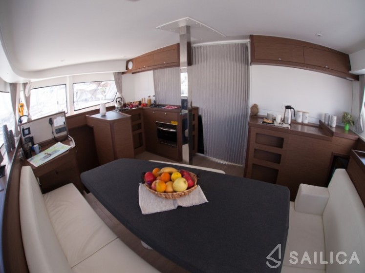 Lagoon 42 - Yacht Charter Sailica